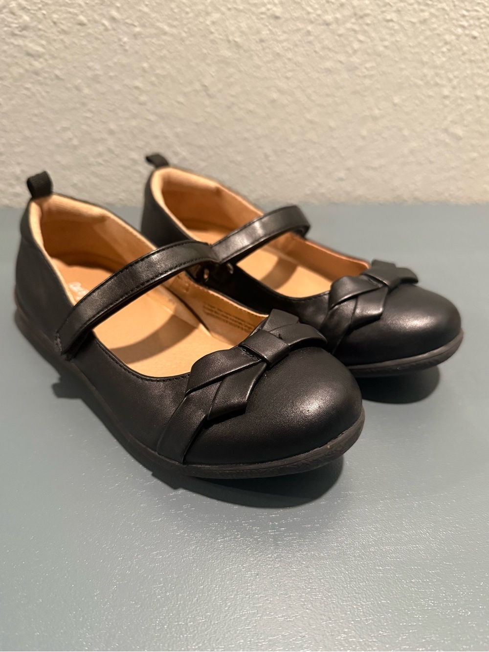 Cat & Jack Girls Black Mary Jane Dress Shoes with Bow Accent - size 13